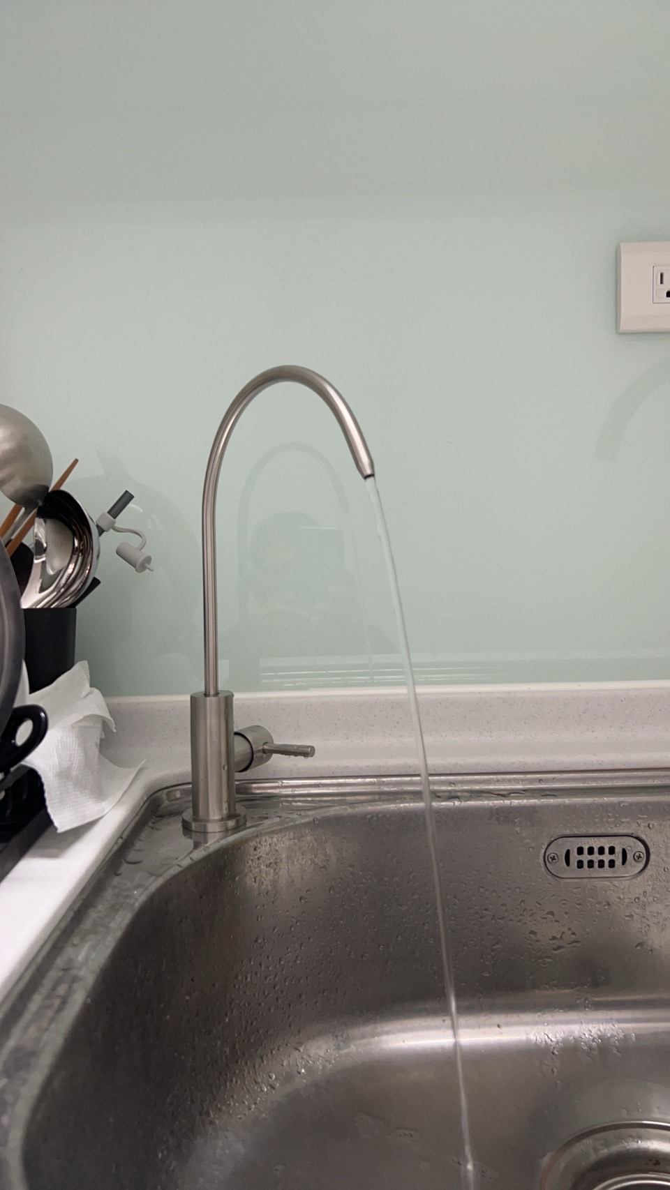 高雄劉先生 出水穩定且流量充足，完全滿足日常使用需求-禾迪宣 Hedixuan | 淨水客製化、廚下淨水器、淨水器推薦，滿足飲用水需求、生飲淨水器、RO機、台中淨水、新北淨水、新竹淨水、台南淨水，廚下淨水器安裝